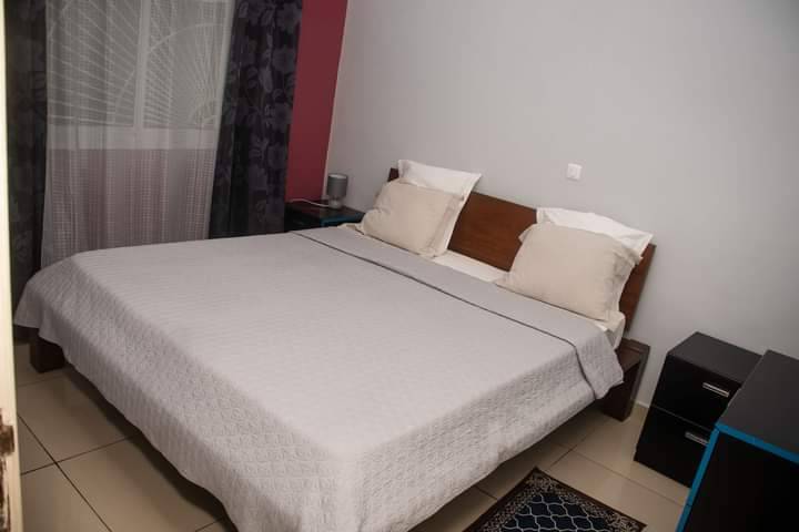 Chambre À Akwa Bien Propre Et Meublée Confortablement