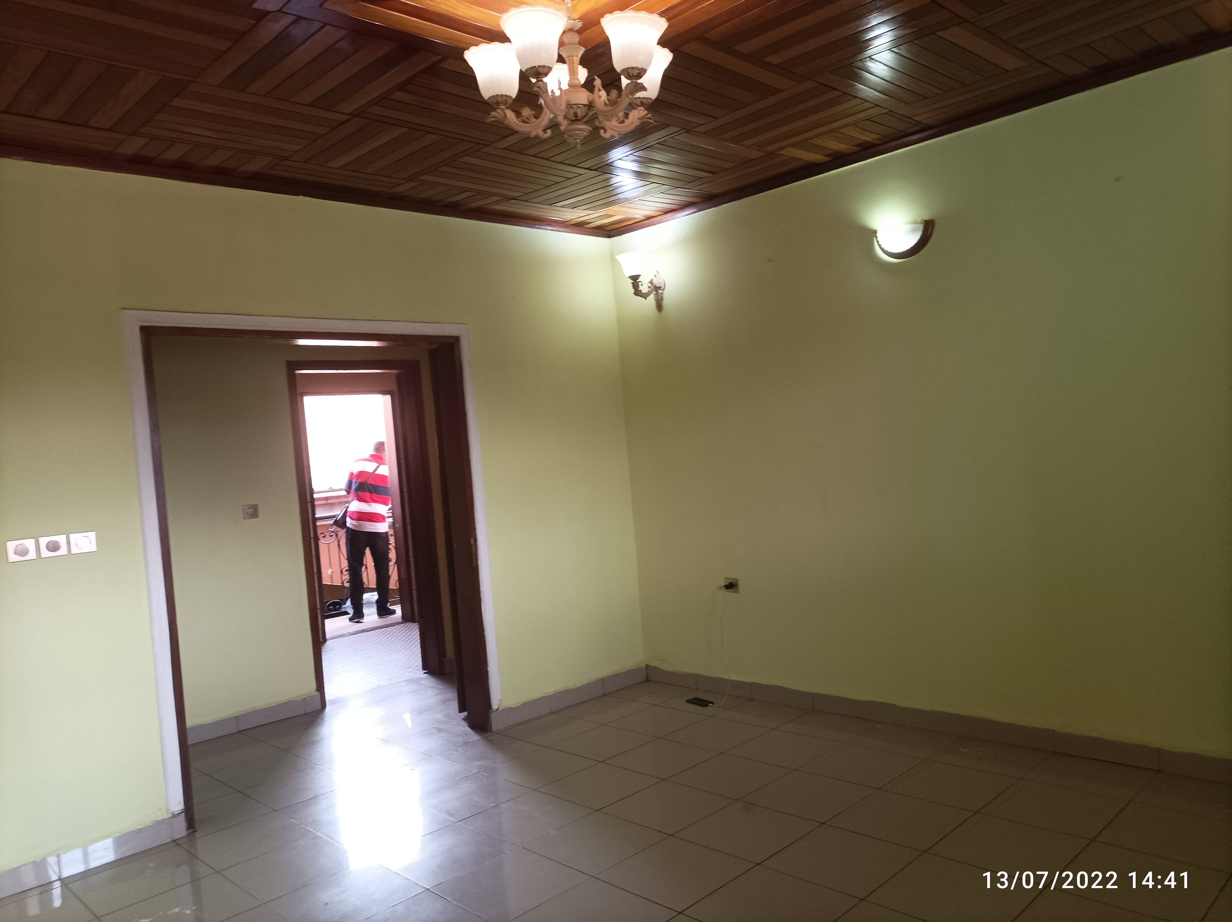 APPARTEMENT À LOUER À NSAM