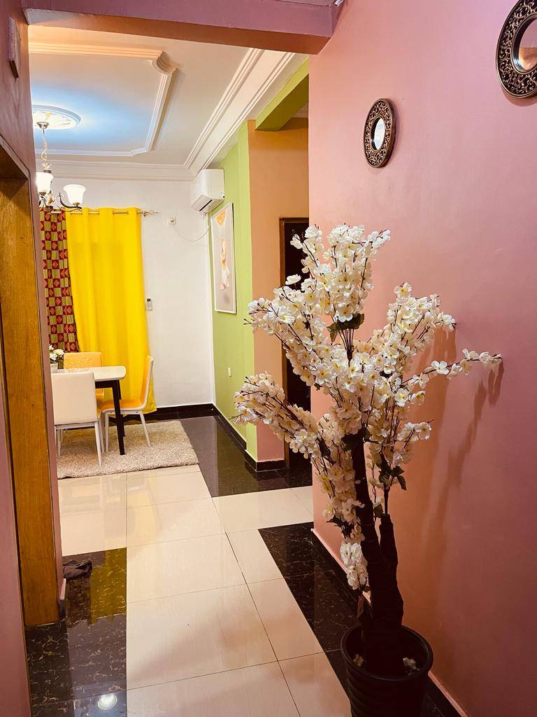 Apparemment meublé haut standing.